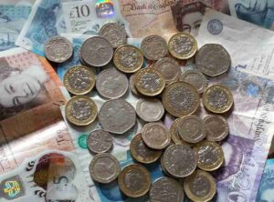 Oszczędzanie pieniędzy w UK – wskazówki i porady